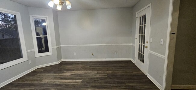 Building Photo - 211 Plantation Rd