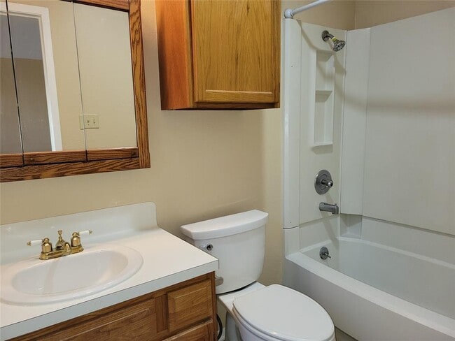 Building Photo - 8802 Piney Point Dr