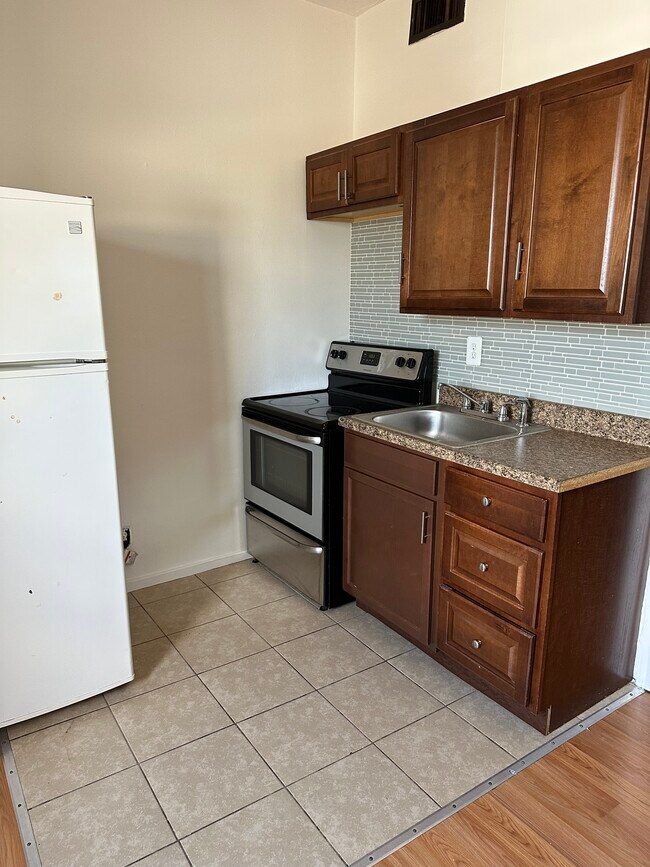 Building Photo - 4833 Belair Rd