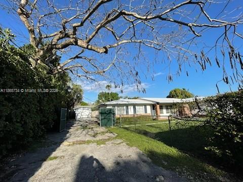 Building Photo - 7105 SW 84th Ave