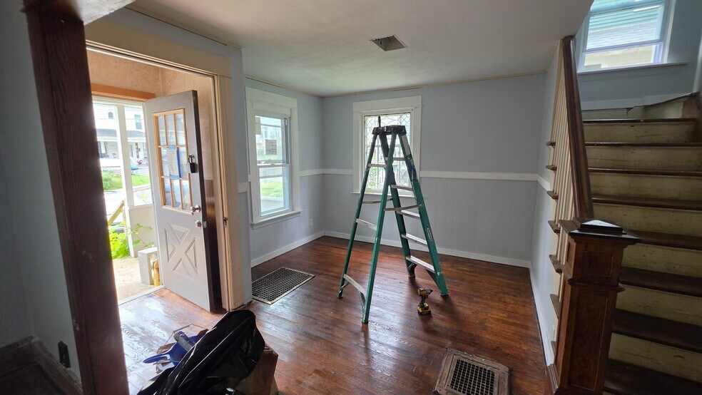Building Photo - 1606 W Colvin St