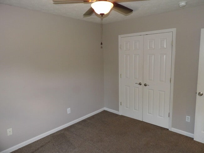 Building Photo - 123 Serena Way