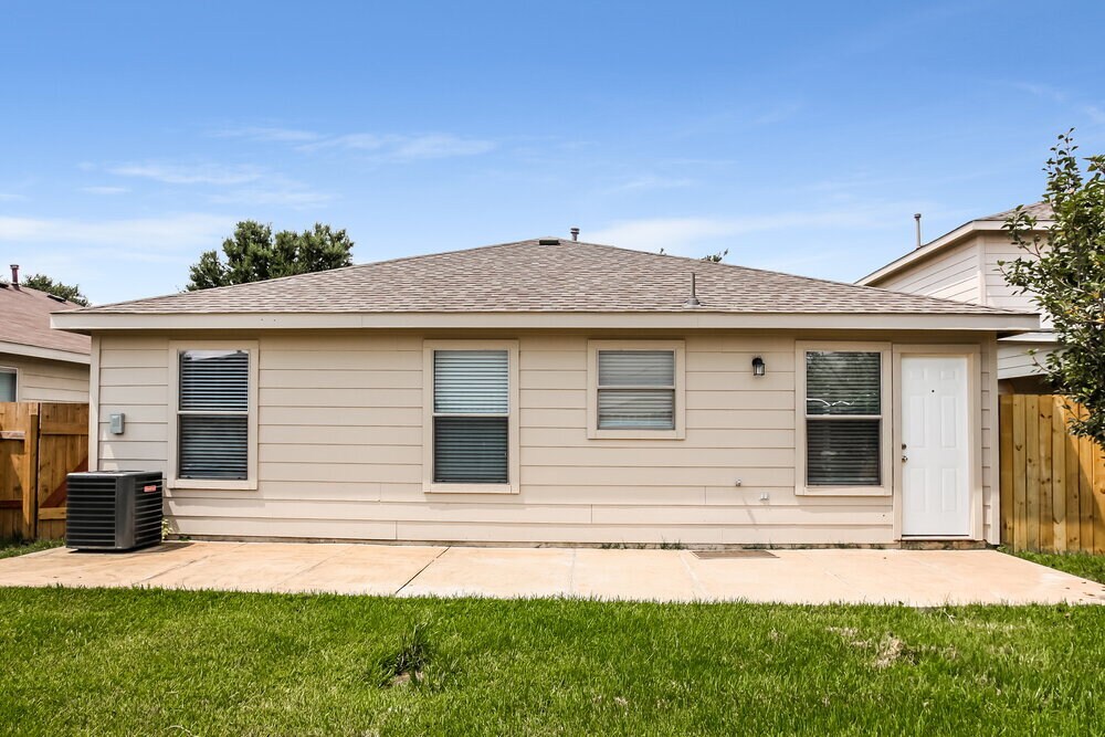Building Photo - 15510 Miller House Ln