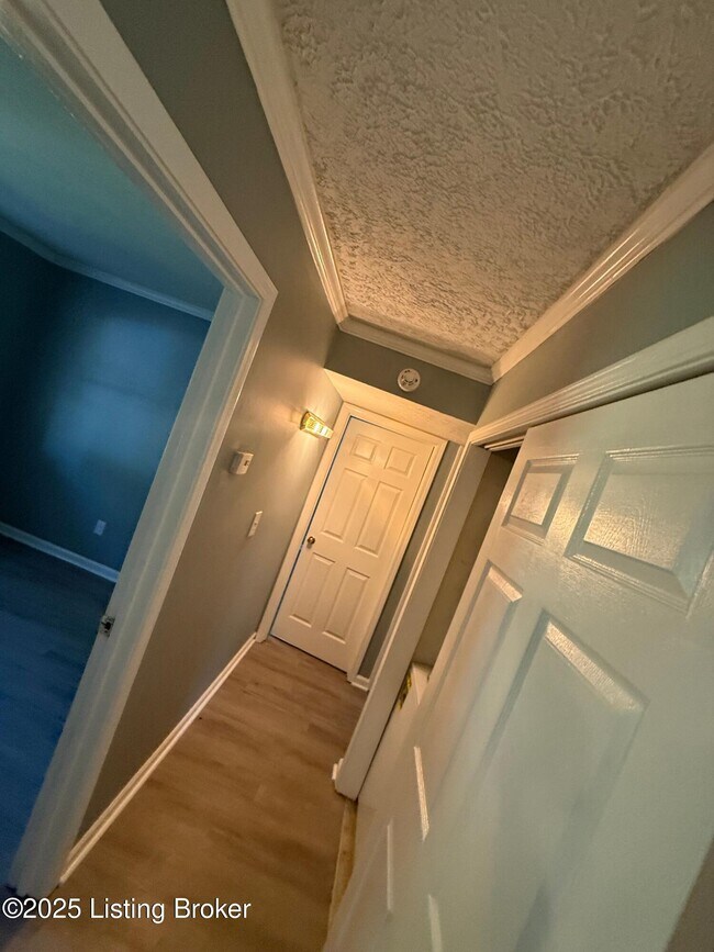 Building Photo - 10507 Millers Ln