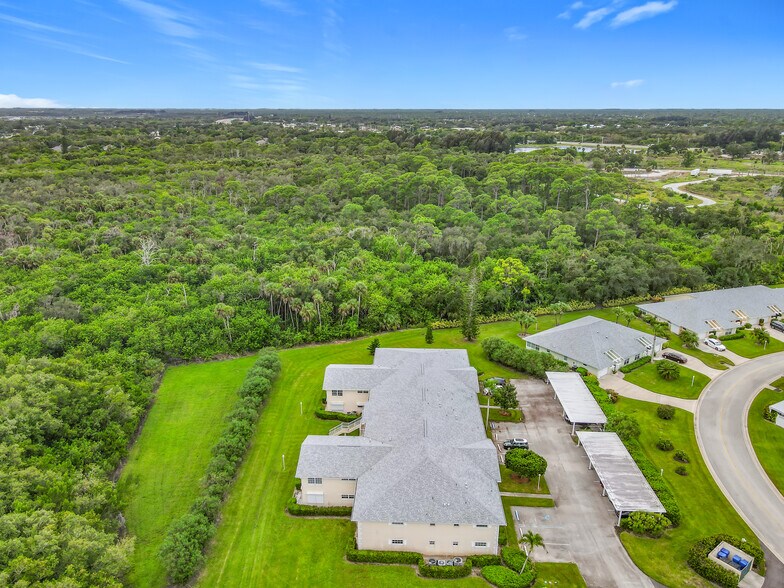 Building Photo - 760 Lake Orchid Cir