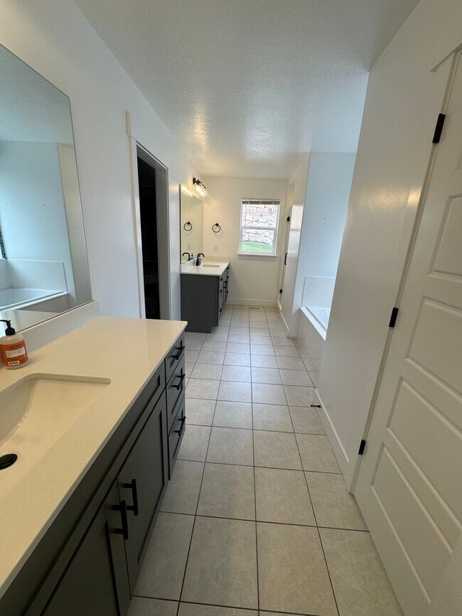 Building Photo - Beautiful Saratoga Springs home for rent!