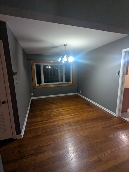 Building Photo - 8049 W Eastwood Ave