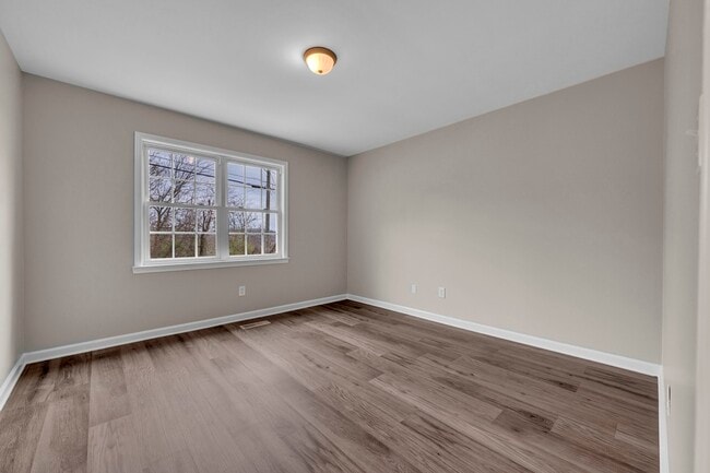 Building Photo - 5568 Spanish Trce