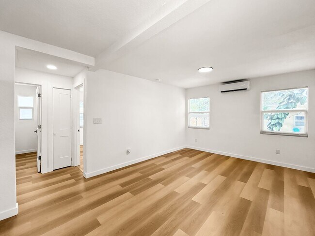 Building Photo - Beautifully Renovated 2 Bed/1 Bath Duplex – Move-In Ready in the Heart of Clearwater!