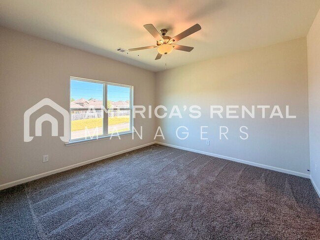 Building Photo - Southern Charm Meets Contemporary Style in Tuscaloosa! Sign a 13-month lease by 5/15/2026 and rec...