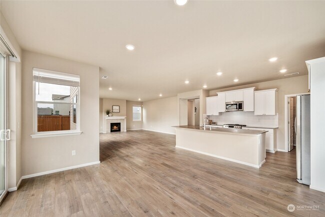 Building Photo - 2808 14th Ave NW