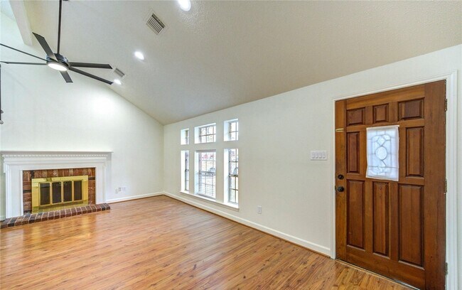 Building Photo - 16830 Scenic Gardens Dr
