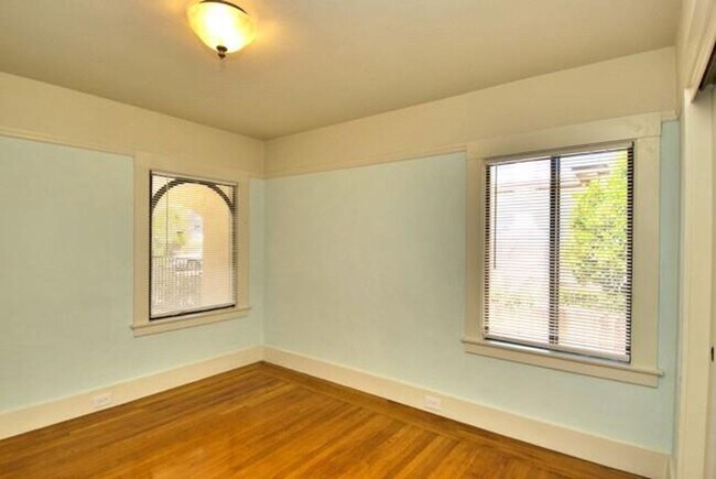Building Photo - G4 | 1032-1034 Paloma Avenue