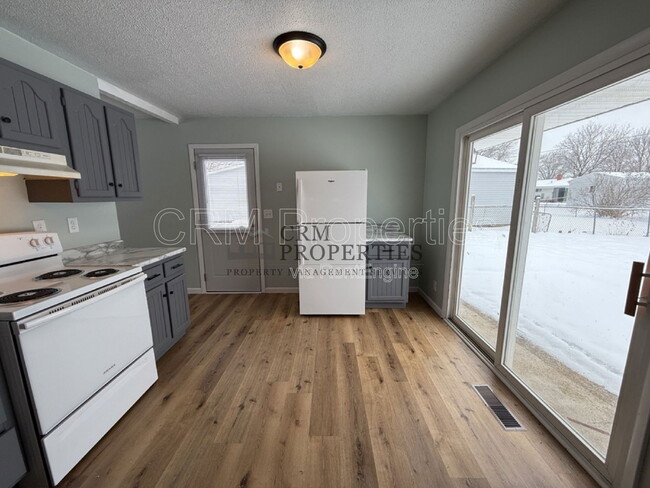 Building Photo - 800 Maumee Dr