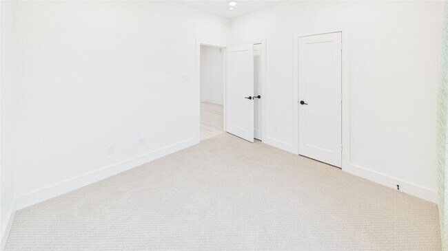 Building Photo - 9609 Valeca Dr