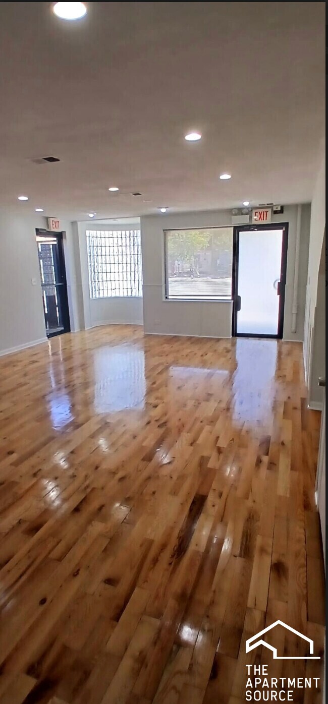 Building Photo - 4642 N Francisco Ave