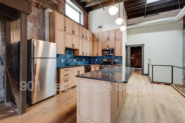 Building Photo - 124 Monroe Ave