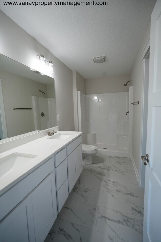 Building Photo - Your Dream Home Awaits You! A 4-Bed, 2.5 - Bath in Bondurant!