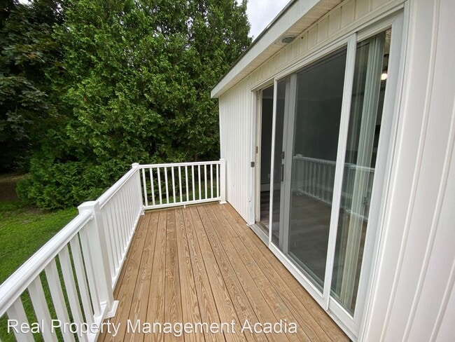 Building Photo - 3 br, 1.5 bath House - 13 Elm Street