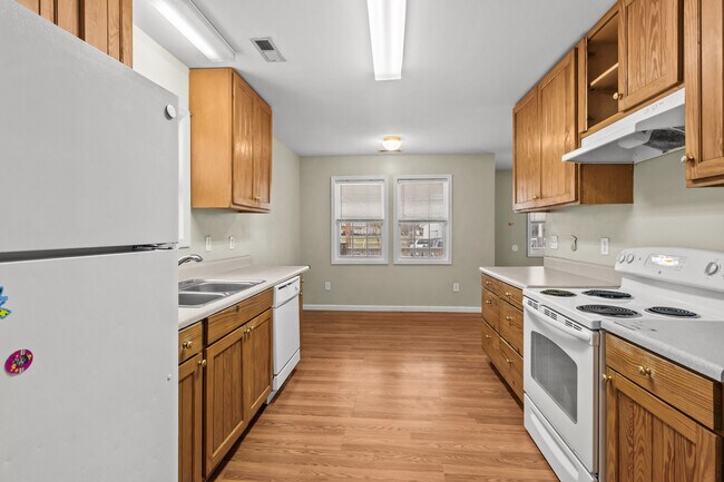 Building Photo - 883 N Cool Ave