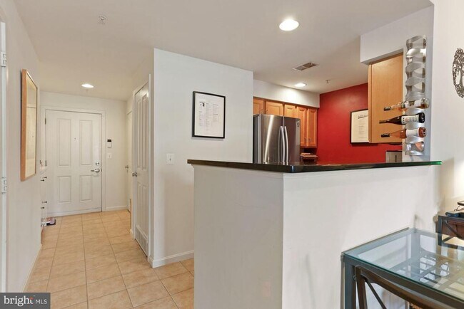 Building Photo - 2220 Fairfax Dr