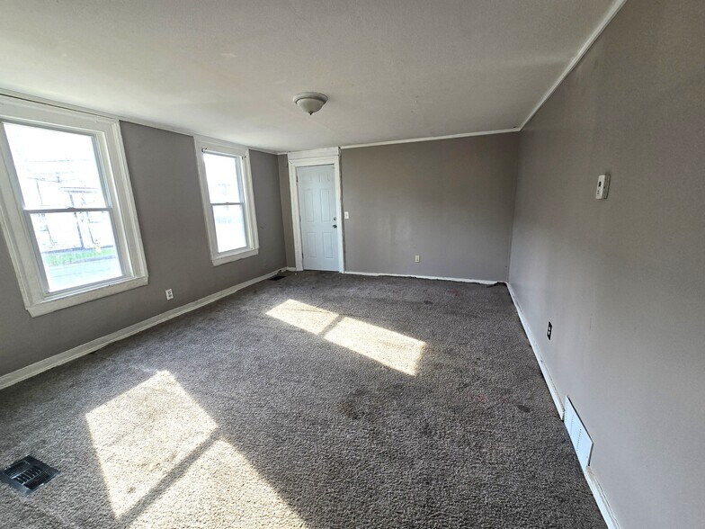 Building Photo - 544 Emerson St