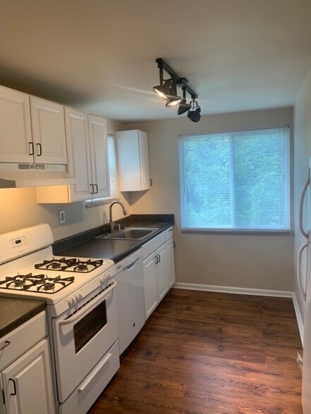 Building Photo - 4385 Coleridge St