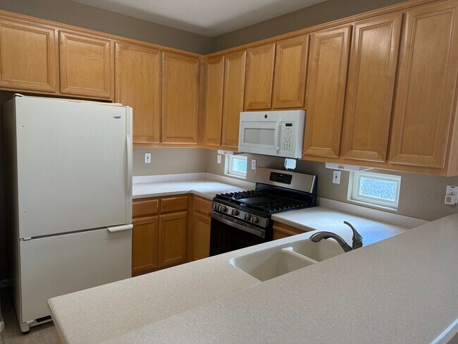 Building Photo - Summerset Living- with a Bonus Room