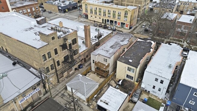 Building Photo - 4742 N Sawyer Ave