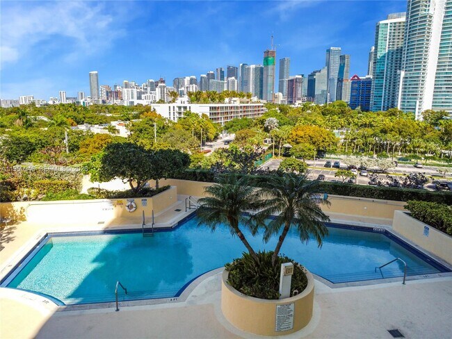 Building Photo - 2475 Brickell Ave