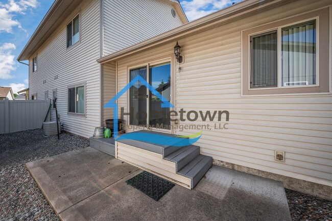 Building Photo - 3 Bedroom, 2 Bathroom Home, with Attached ...