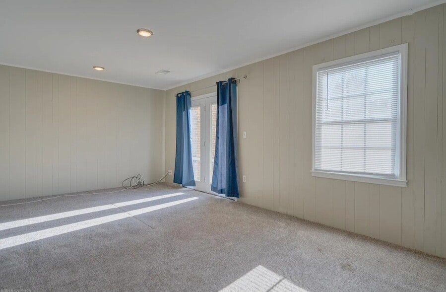 Basement bedroom or family room - 812 Cambridge Rd