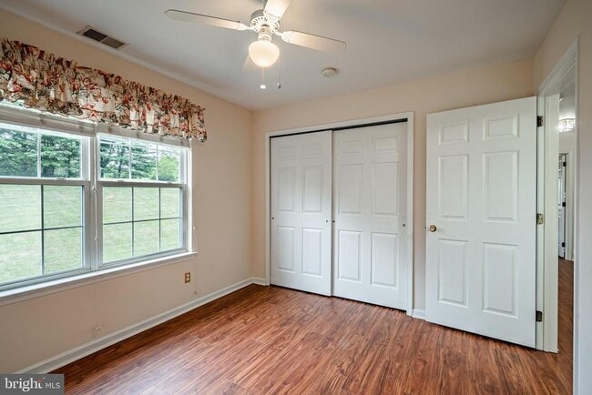 Building Photo - 129 Spur Ln