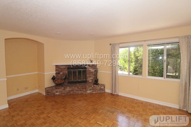 Building Photo - 3 Bedroom 2 Bathroom in Country Estates