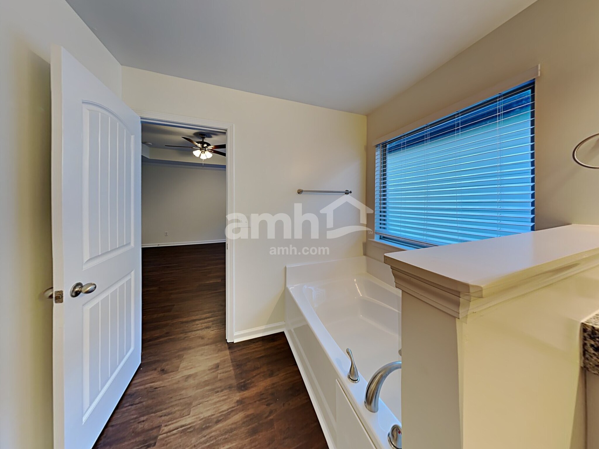 Building Photo - 977 Grenier Terrace NE
