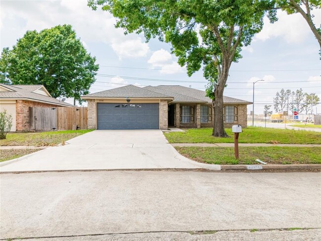 Primary Photo - 22142 Pearl Lake Dr