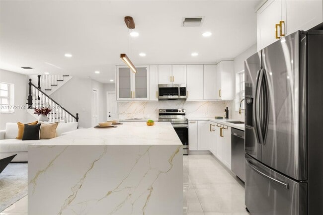 Building Photo - 911 SW 57th Ave