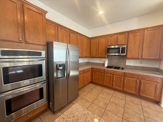 Building Photo - 103 Romanza Ln