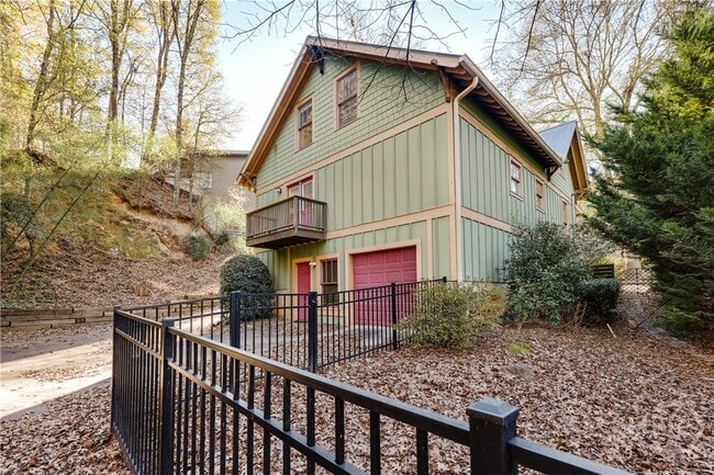 Building Photo - 145 Hendrix Ave