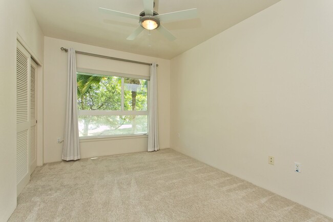 Building Photo - Wonderfully located - Three bedroom two ba...