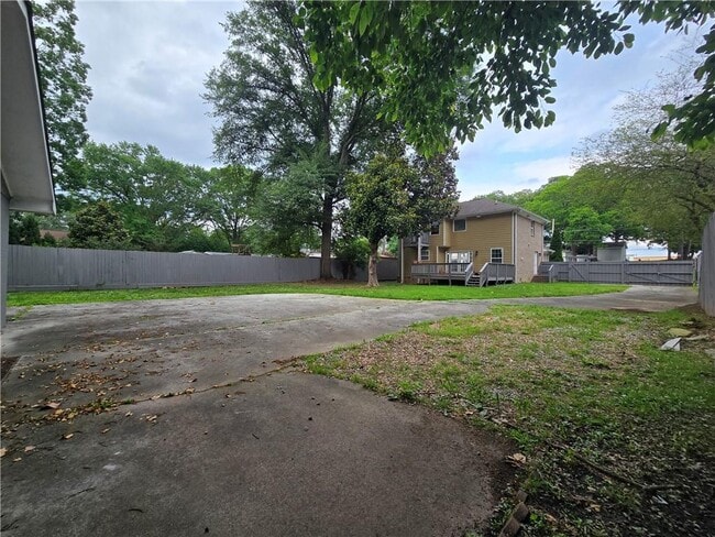 Building Photo - 2616 Boland Dr NE