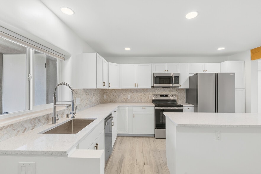 Kitchen - 1707 Espinacitas St