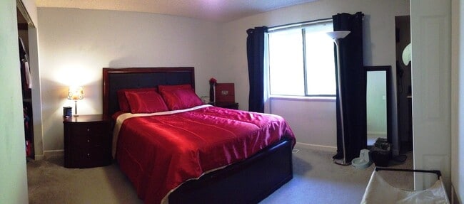 Building Photo - Beautiful Remodeled 3BR/2.5BA Home in Kent...