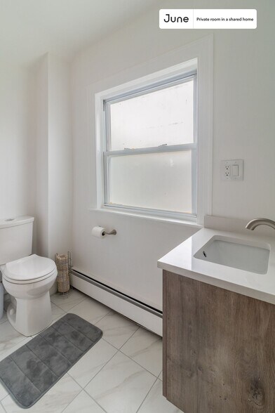 Building Photo - Room in Shared 7 bed/2 bath home