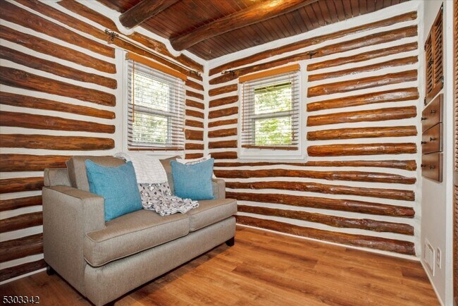 Building Photo - 63 Iroquois Trail