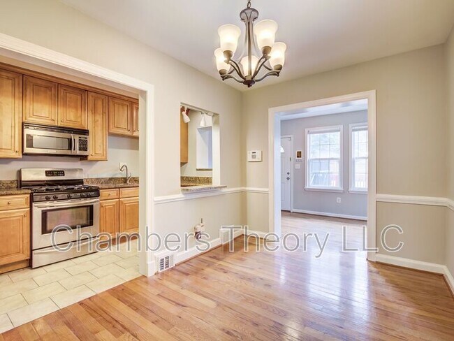 Building Photo - 1417 Downing St NE