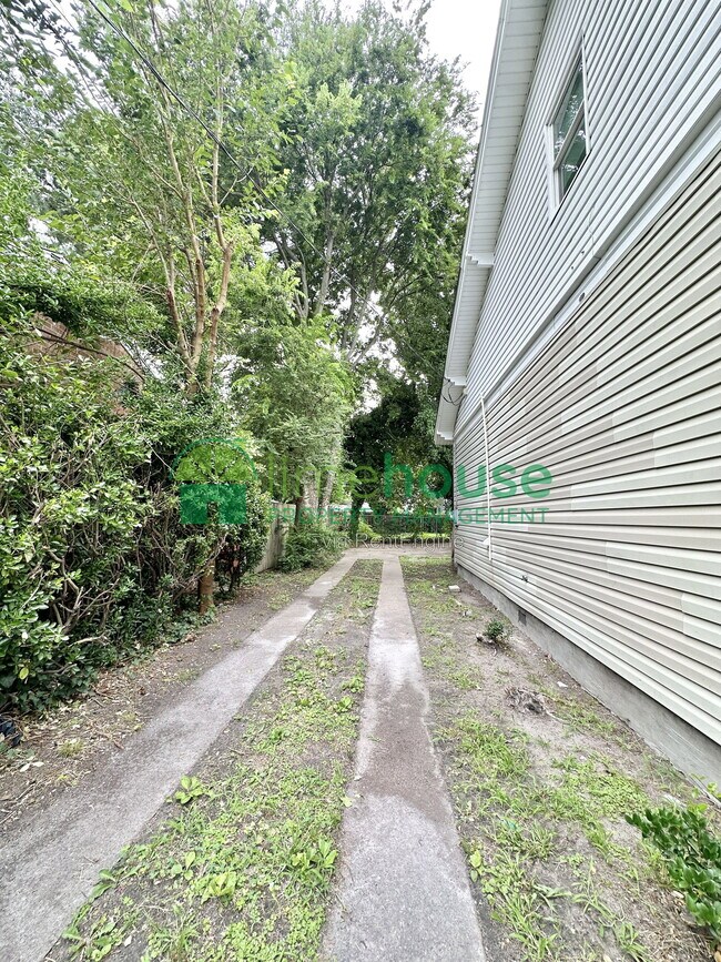 Building Photo - 1904 Deep Creek Blvd
