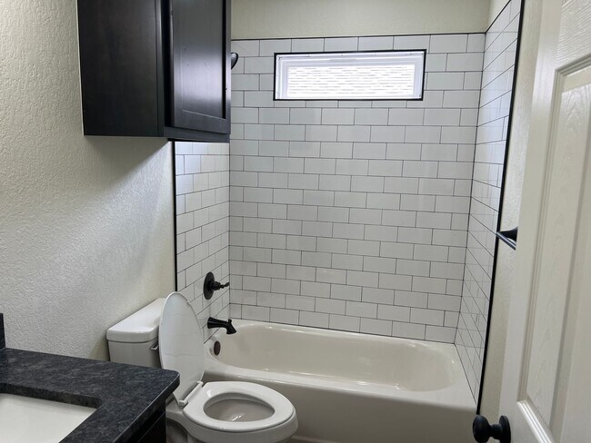 Building Photo - 2 bed 2 bath new build in 2024