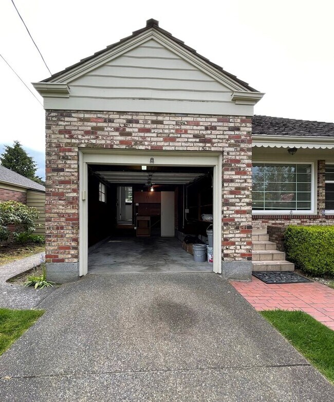 Building Photo - 4bd/2ba Seattle Home
