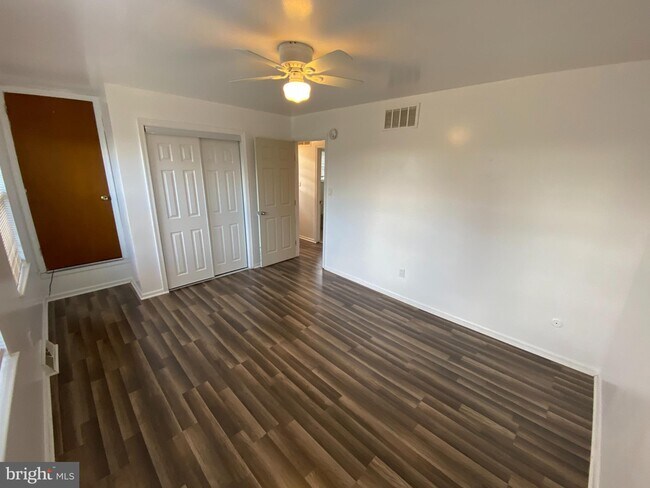 Building Photo - 566 Pleasant Dr